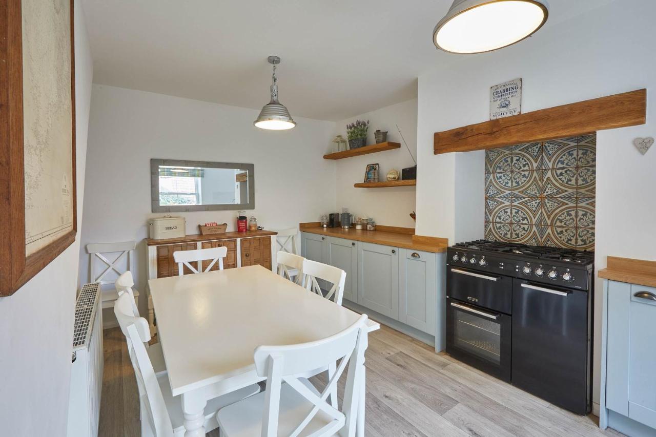 Host & Stay - Adventure House Уитби Экстерьер фото